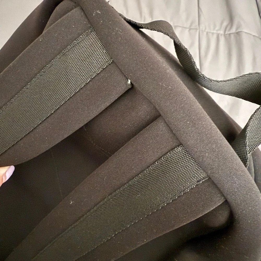 ALO Yoga Charcoal Men's Backpack - Picture 3 of 4